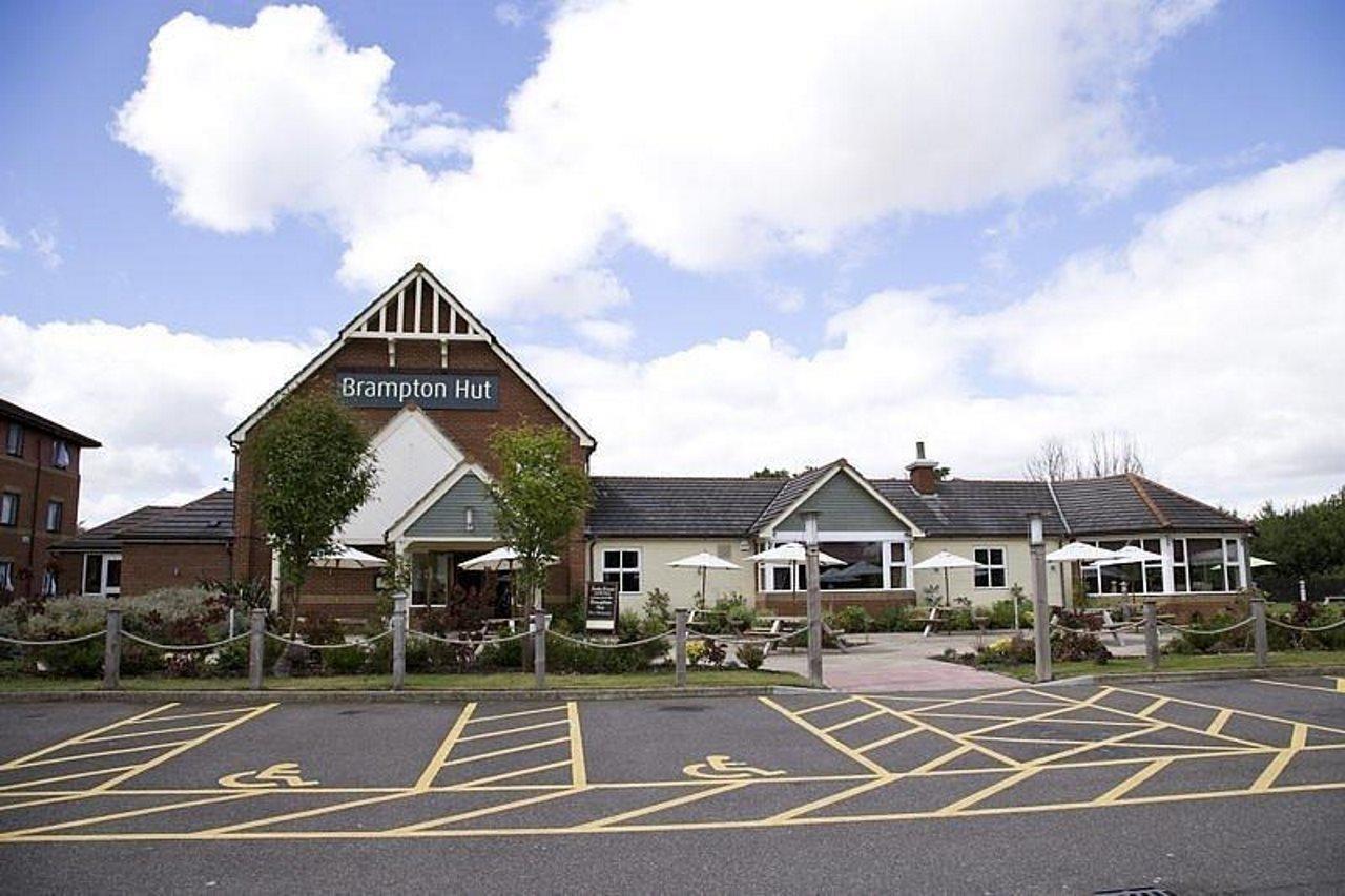 Premier Inn Хантингдон Экстерьер фото