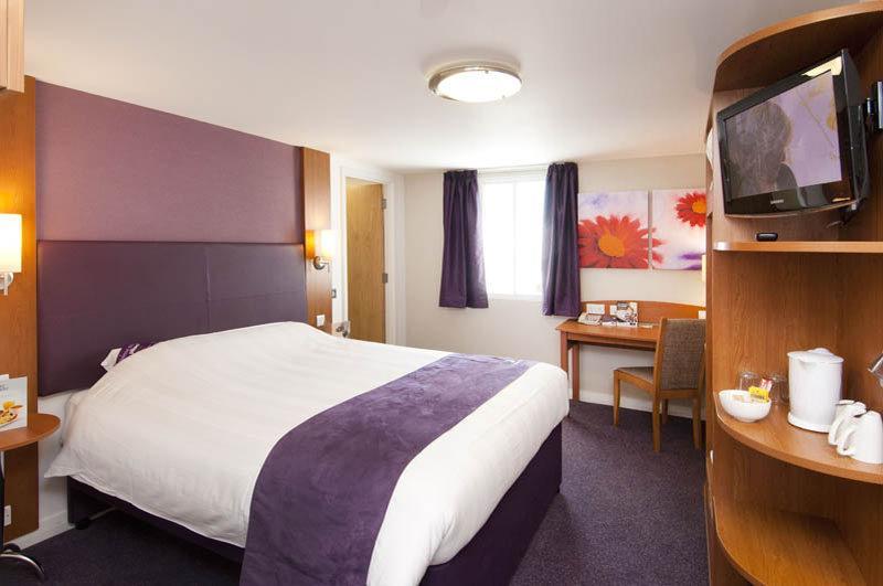 Premier Inn Хантингдон Экстерьер фото