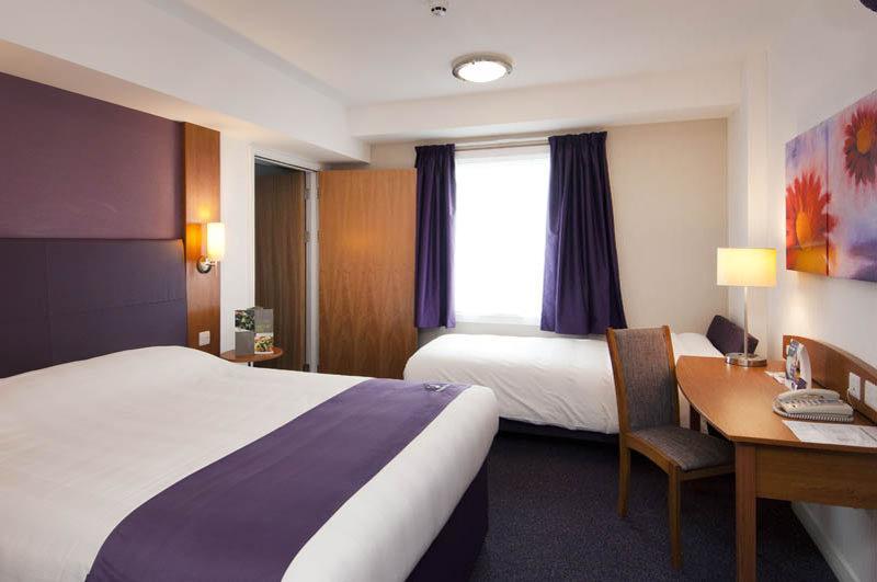 Premier Inn Хантингдон Экстерьер фото